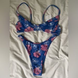 Benoa Blue Crush Set- Shea top (L) & Chuns bottoms (L)